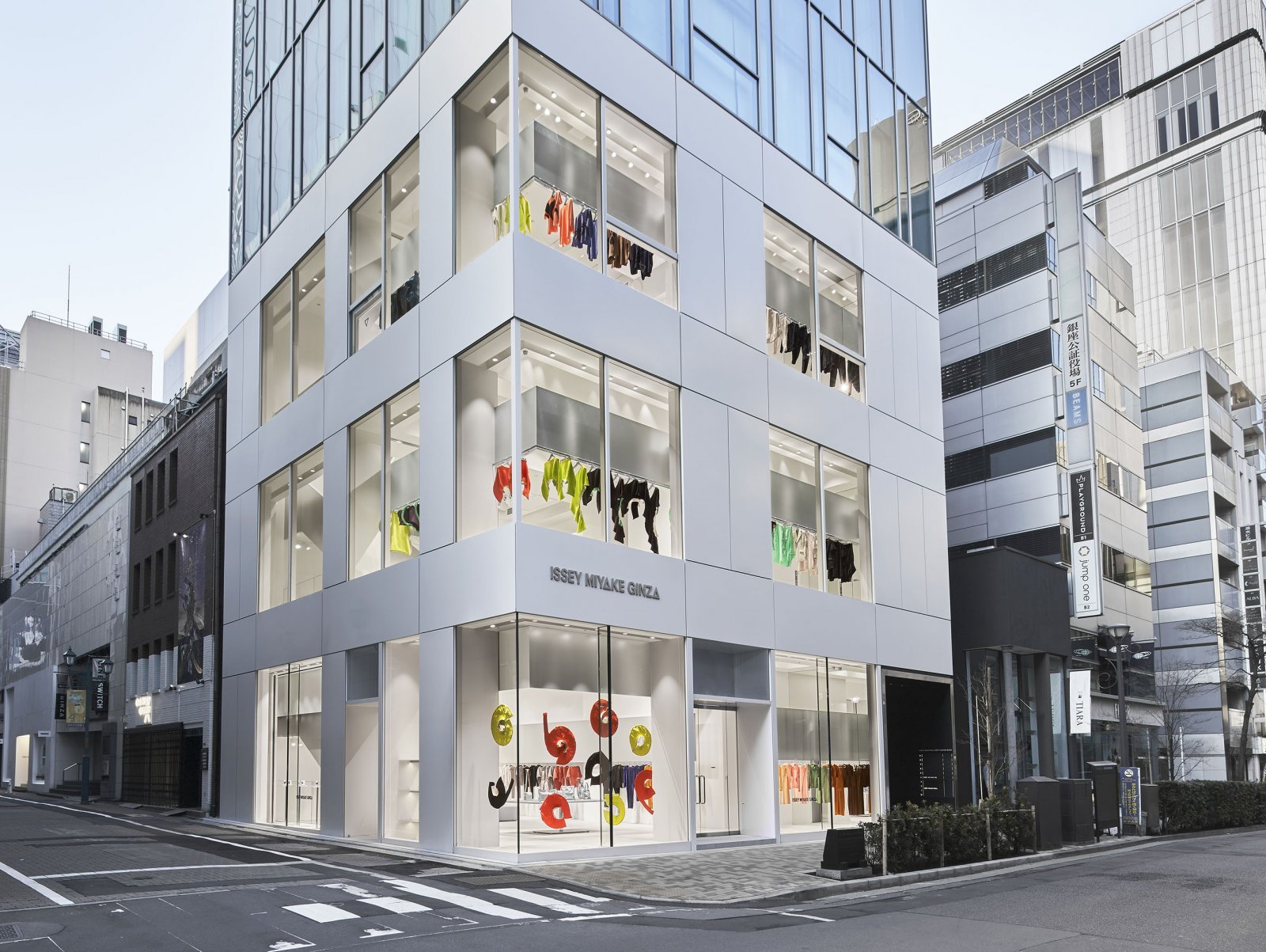 イッセイ ミヤケ、銀座に新たな旗艦店がオープン! |Pen Online